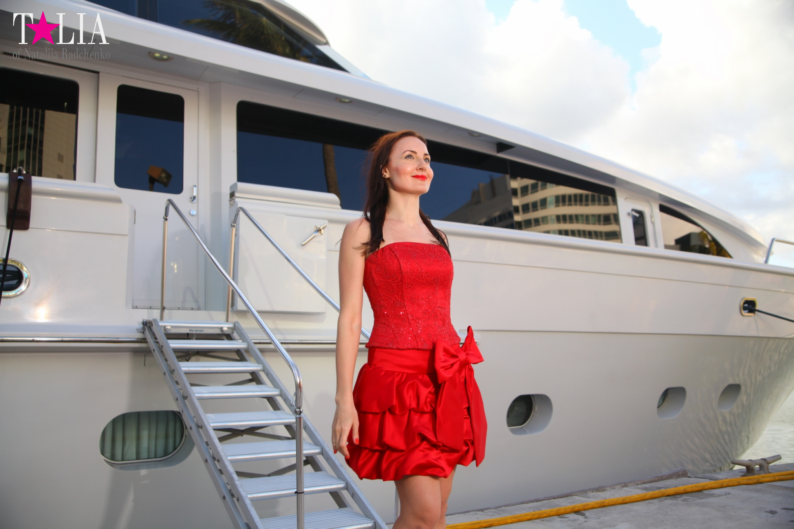 Yachts, Palms, Bay - The promenade of Middle Miami Beach, Collins Avenue